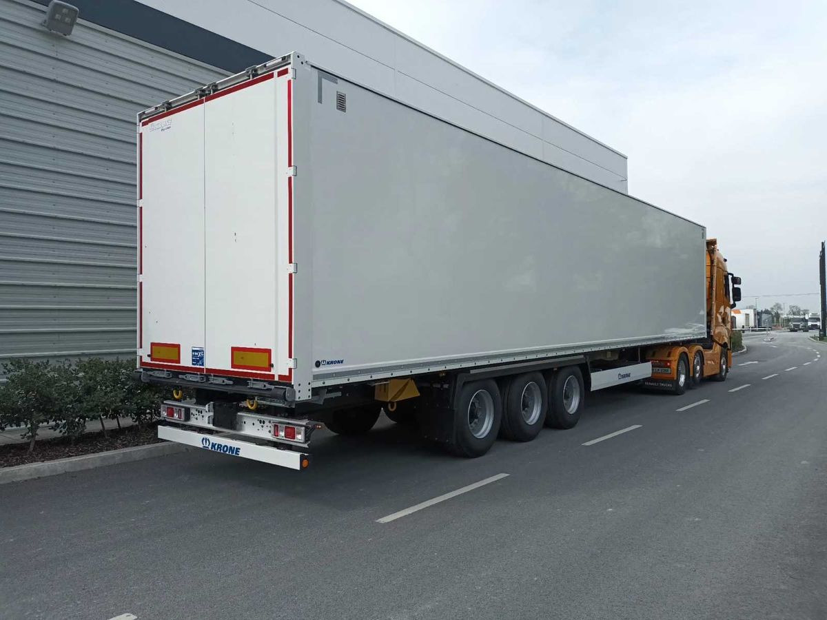 NEW Krone Dry liner with Rollerbed floor Airfreight for sale - Skříňový návěs: obrázek 1 NEW Krone Dry liner with Rollerbed floor Airfreight for sale - Skříňový návěs: obrázek 1