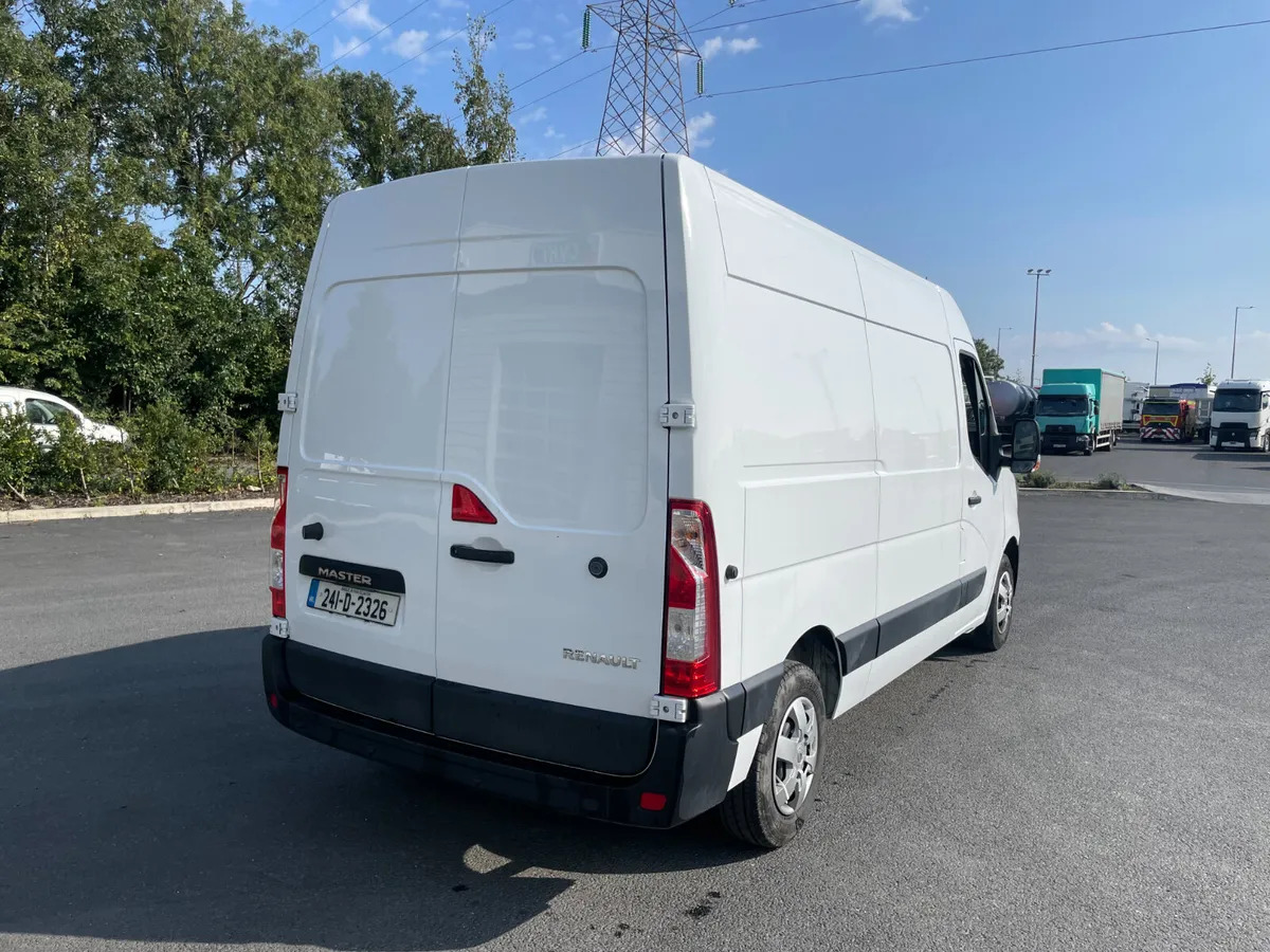 Only 10K Kms – 2024 Renault Master L2H2 - Furgon: obrázek 5 Only 10K Kms – 2024 Renault Master L2H2 - Furgon: obrázek 5
