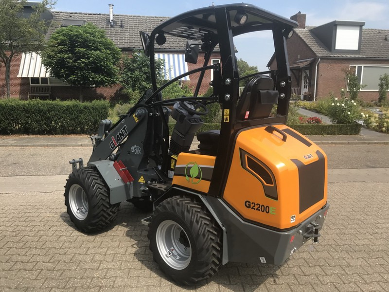 Giant G2200E - Kloubový nakladač: obrázek 4 Giant G2200E - Kloubový nakladač: obrázek 4