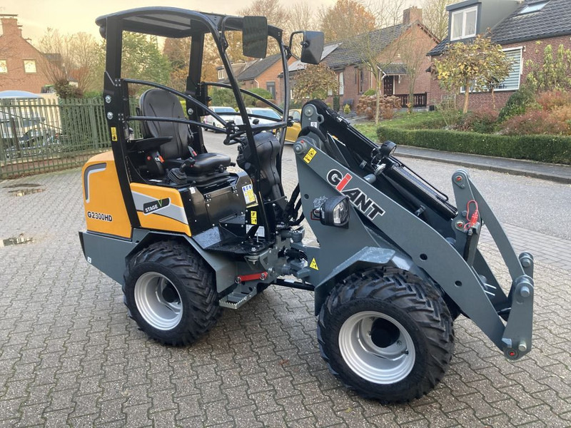 Giant G2300 HD - Kloubový nakladač: obrázek 5 Giant G2300 HD - Kloubový nakladač: obrázek 5