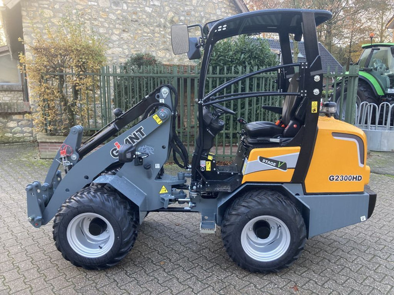Giant G2300 HD - Kloubový nakladač: obrázek 1 Giant G2300 HD - Kloubový nakladač: obrázek 1