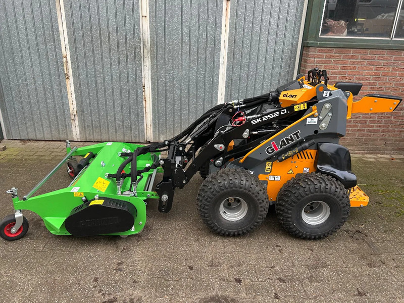 Giant SK252D + klepelmaaier - Kloubový nakladač: obrázek 1 Giant SK252D + klepelmaaier - Kloubový nakladač: obrázek 1