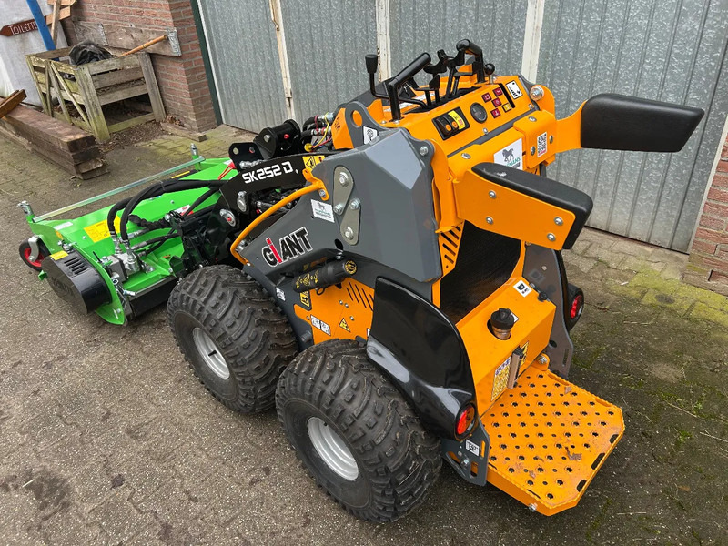 Giant SK252D + klepelmaaier - Kloubový nakladač: obrázek 3 Giant SK252D + klepelmaaier - Kloubový nakladač: obrázek 3