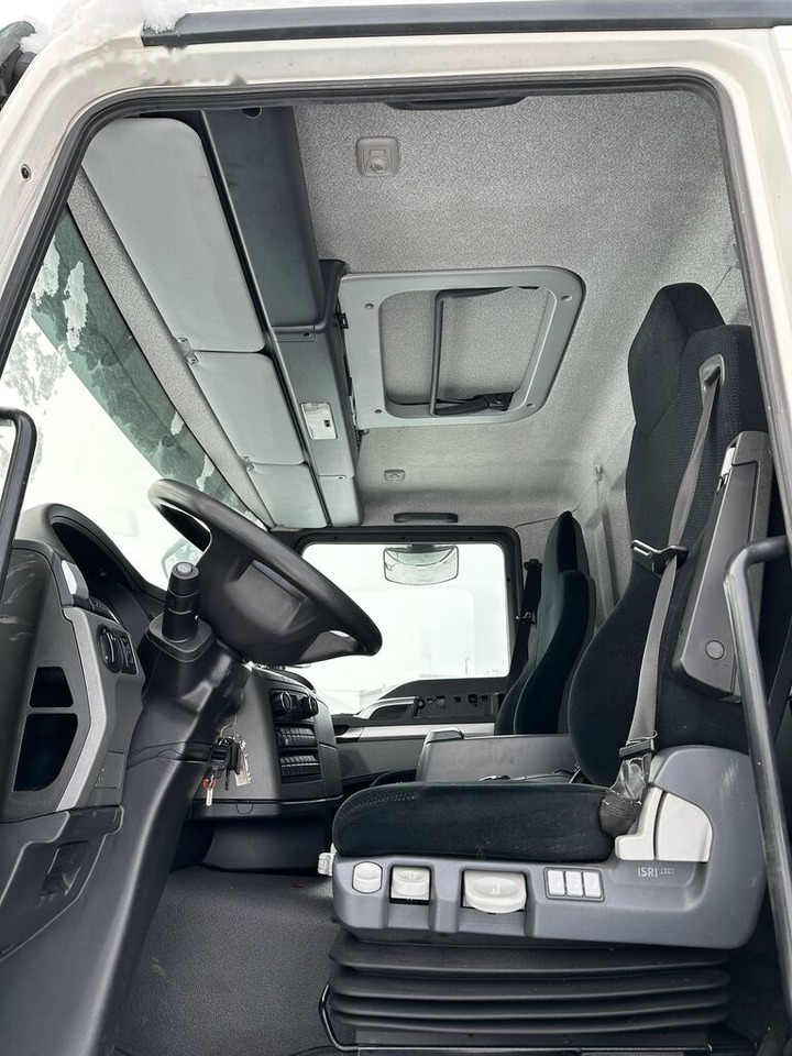 Interior photo 1: Chladírenský nákladní automobil MAN TGM 18.290