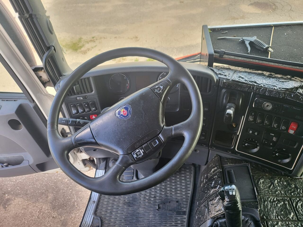 Interior photo 1: Chladírenský nákladní automobil Scania Scania Schmitz Cargobull P 400 P 400 ZKO 18