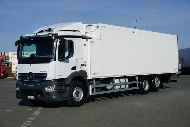 Mercedes-Benz ANTOS / 2535 / EURO 6 / CHŁODNIA + WINDA / 23 PALETY / OŚ SKRĘTN - Chladírenský nákladní automobil: obrázek 1 Mercedes-Benz ANTOS / 2535 / EURO 6 / CHŁODNIA + WINDA / 23 PALETY / OŚ SKRĘTN - Chladírenský nákladní automobil: obrázek 1