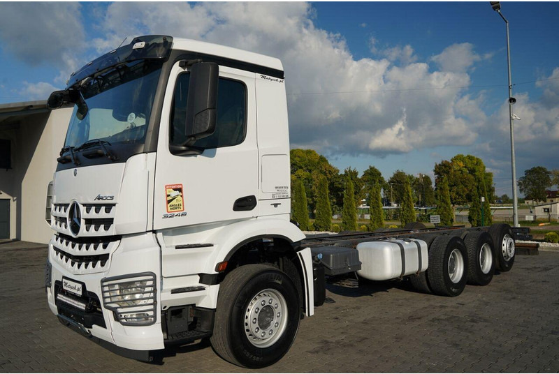 Mercedes-Benz AROCS 3248 / 8X4 / TRIDEM / RAMA POD ZABUDOWE 8 M / OŚ SKRETNA I - Podvozek s kabinou: obrázek 4 Mercedes-Benz AROCS 3248 / 8X4 / TRIDEM / RAMA POD ZABUDOWE 8 M / OŚ SKRETNA I - Podvozek s kabinou: obrázek 4