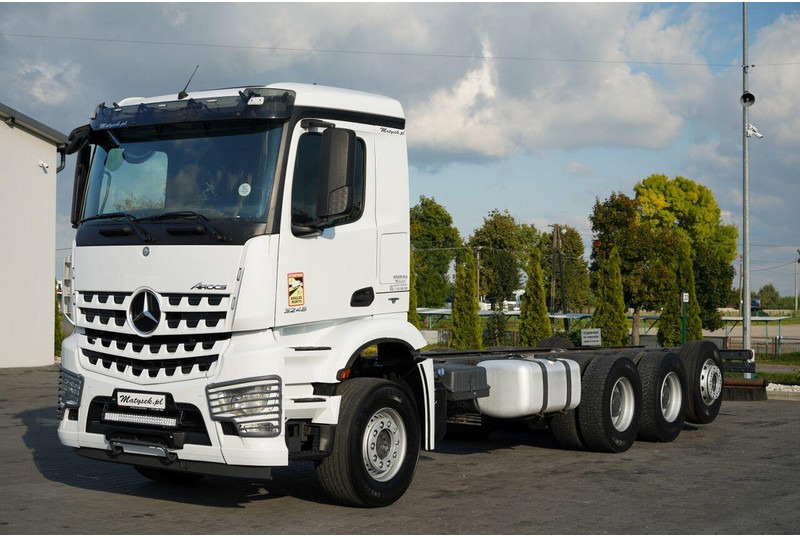 Mercedes-Benz AROCS 3248 / 8X4 / TRIDEM / RAMA POD ZABUDOWE 8 M / OŚ SKRETNA I - Podvozek s kabinou: obrázek 3 Mercedes-Benz AROCS 3248 / 8X4 / TRIDEM / RAMA POD ZABUDOWE 8 M / OŚ SKRETNA I - Podvozek s kabinou: obrázek 3