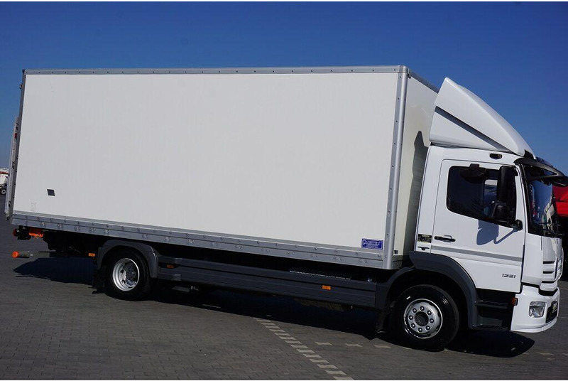 Mercedes-Benz ATEGO / 1221 / ACC / EURO 6 / KONTENER + WINDA / 17 PALET - Skříňový nákladní auto: obrázek 4 Mercedes-Benz ATEGO / 1221 / ACC / EURO 6 / KONTENER + WINDA / 17 PALET - Skříňový nákladní auto: obrázek 4