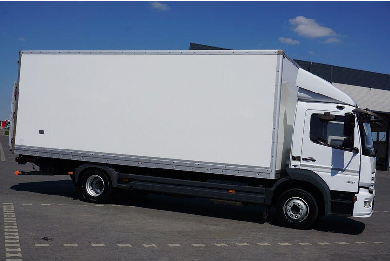 Mercedes-Benz ATEGO / 1221 / ACC / EURO 6 / KONTENER + WINDA / 17 PALET - Skříňový nákladní auto: obrázek 4 Mercedes-Benz ATEGO / 1221 / ACC / EURO 6 / KONTENER + WINDA / 17 PALET - Skříňový nákladní auto: obrázek 4