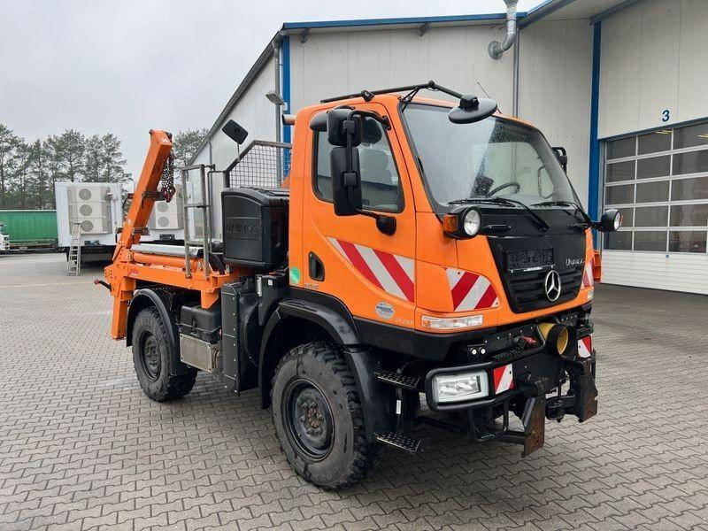Mercedes-Benz Unimog U 20 4x4 Skip loader - Ramenový nosič kontajnerov: obrázek 1 Mercedes-Benz Unimog U 20 4x4 Skip loader - Ramenový nosič kontajnerov: obrázek 1