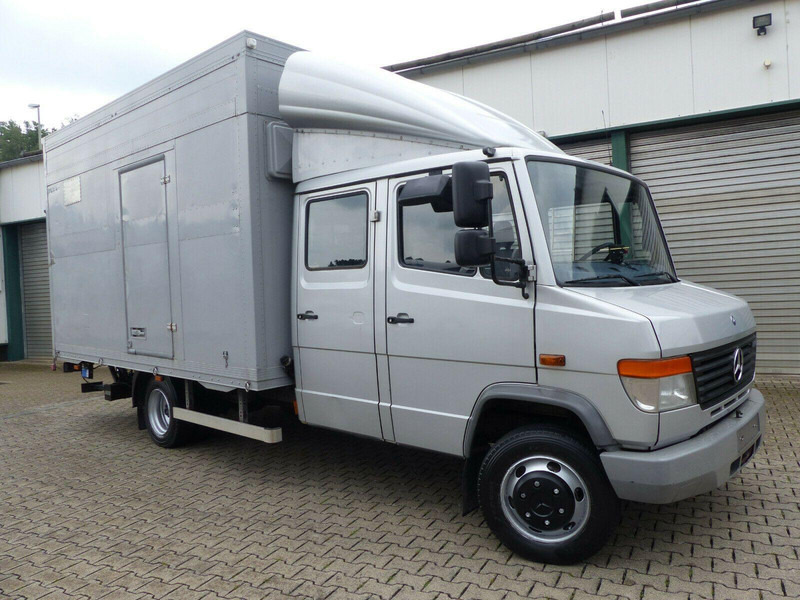 Mercedes-Benz Vario 818 Doka horse transporter + Tail lift - Auto na přepravu koní: obrázek 4 Mercedes-Benz Vario 818 Doka horse transporter + Tail lift - Auto na přepravu koní: obrázek 4