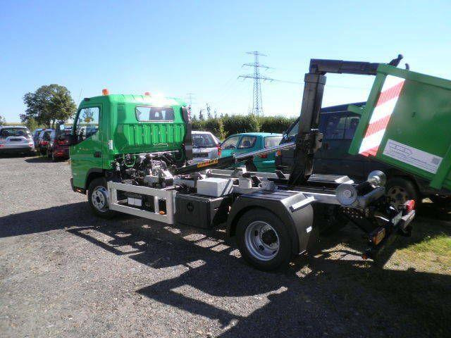 Mitsubishi Fuso Canter 7C15 - Hákový nosič kontejnerů: obrázek 3 Mitsubishi Fuso Canter 7C15 - Hákový nosič kontejnerů: obrázek 3