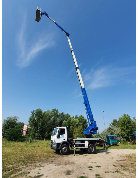 Iveco Eurocargo ML 180 E 24 - Bizocchi KJF 320 lifting basket 32 m - Nákladní auto, Auto s hydraulickou rukou: obrázek 4 Iveco Eurocargo ML 180 E 24 - Bizocchi KJF 320 lifting basket 32 m - Nákladní auto, Auto s hydraulickou rukou: obrázek 4
