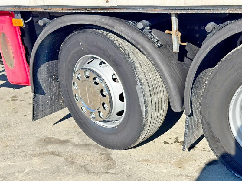 Skříňový nákladní auto Renault T380: obrázek 11