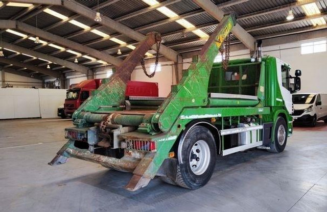 Scania P360 Hyvalift - Ramenový nosič kontajnerov: obrázek 3 Scania P360 Hyvalift - Ramenový nosič kontajnerov: obrázek 3