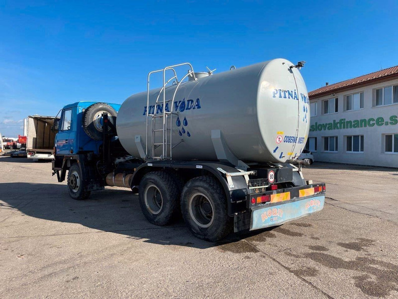 Tatra 815 6x6 Vízszállító Tartálykocsi - Cisternové vozidlo: obrázek 4 Tatra 815 6x6 Vízszállító Tartálykocsi - Cisternové vozidlo: obrázek 4