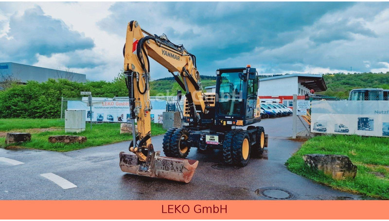 Yanmar B 95W Mit Drei Löffeln und Ein Hammer - Kolesové rýpadlo: obrázek 3 Yanmar B 95W Mit Drei Löffeln und Ein Hammer - Kolesové rýpadlo: obrázek 3