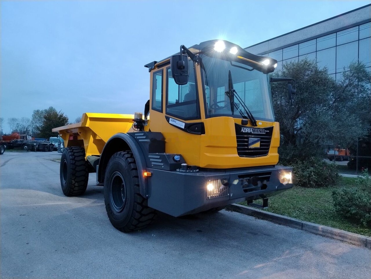 Bergmann C815 - Kloubový sklápěč: obrázek 2 Bergmann C815 - Kloubový sklápěč: obrázek 2