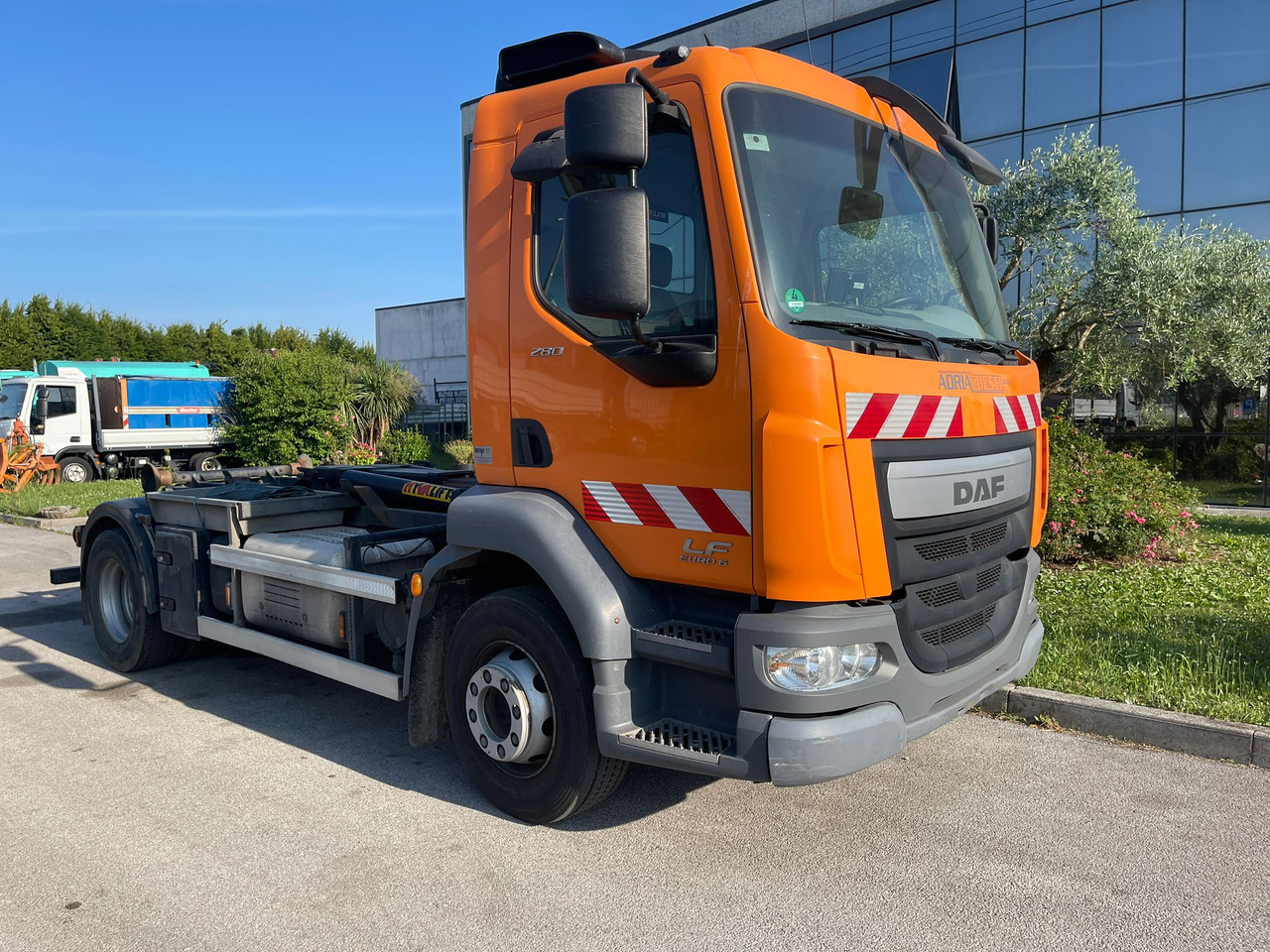 DAF LF280LE - Hákový nosič kontejnerů: obrázek 2 DAF LF280LE - Hákový nosič kontejnerů: obrázek 2
