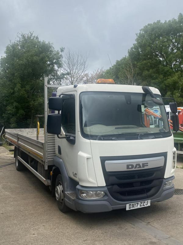 DAF LF45-150 Euro 6 - Nákladní automobil valníkový/ Plošinový: obrázek 1 DAF LF45-150 Euro 6 - Nákladní automobil valníkový/ Plošinový: obrázek 1