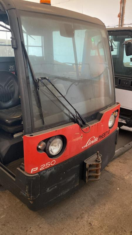 Linde Electric Tug P250 - Elektrický tahač: obrázek 1 Linde Electric Tug P250 - Elektrický tahač: obrázek 1