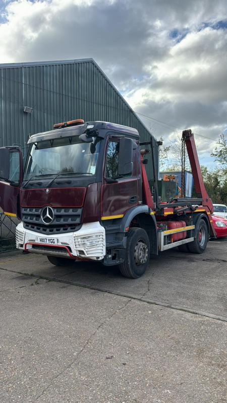 Mercedes Arocs1824 Ton Skip loader Arocs 1824 Skip Loader - Ramenový nosič kontajnerov: obrázek 1 Mercedes Arocs1824 Ton Skip loader Arocs 1824 Skip Loader - Ramenový nosič kontajnerov: obrázek 1