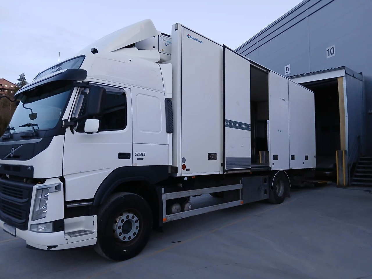 Volvo FM330 / Carrier Supra 850 nordic - Chladírenský nákladní automobil: obrázek 1 Volvo FM330 / Carrier Supra 850 nordic - Chladírenský nákladní automobil: obrázek 1