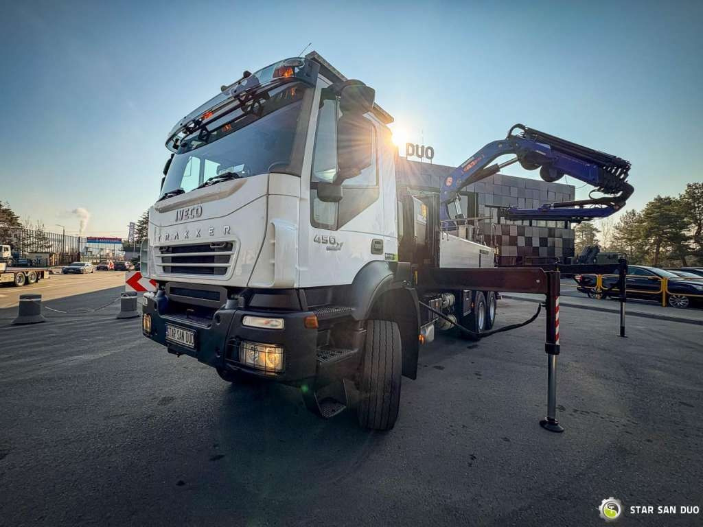 Iveco TRAKKER 450 6x6 PM41S FLY JIB Crane Kipper - Auto s hydraulickou rukou: obrázek 4 Iveco TRAKKER 450 6x6 PM41S FLY JIB Crane Kipper - Auto s hydraulickou rukou: obrázek 4
