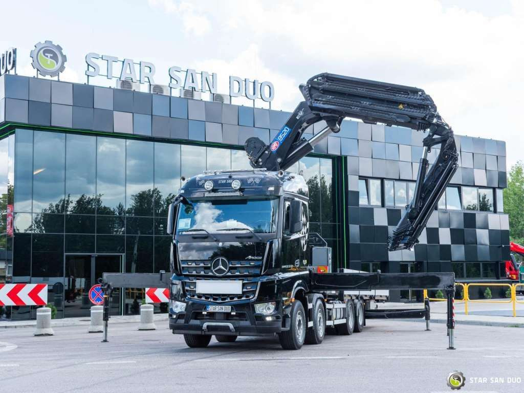 Mercedes-Benz AROCS 3251 8x4 HMF 8520 Fly Jib Winch - Auto s hydraulickou rukou: obrázek 4 Mercedes-Benz AROCS 3251 8x4 HMF 8520 Fly Jib Winch - Auto s hydraulickou rukou: obrázek 4