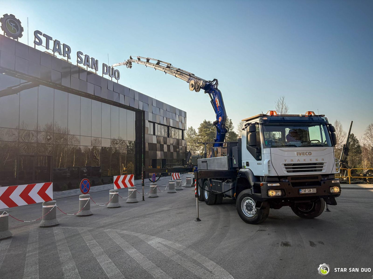 - Auto s hydraulickou rukou: obrázek 3 - Auto s hydraulickou rukou: obrázek 3