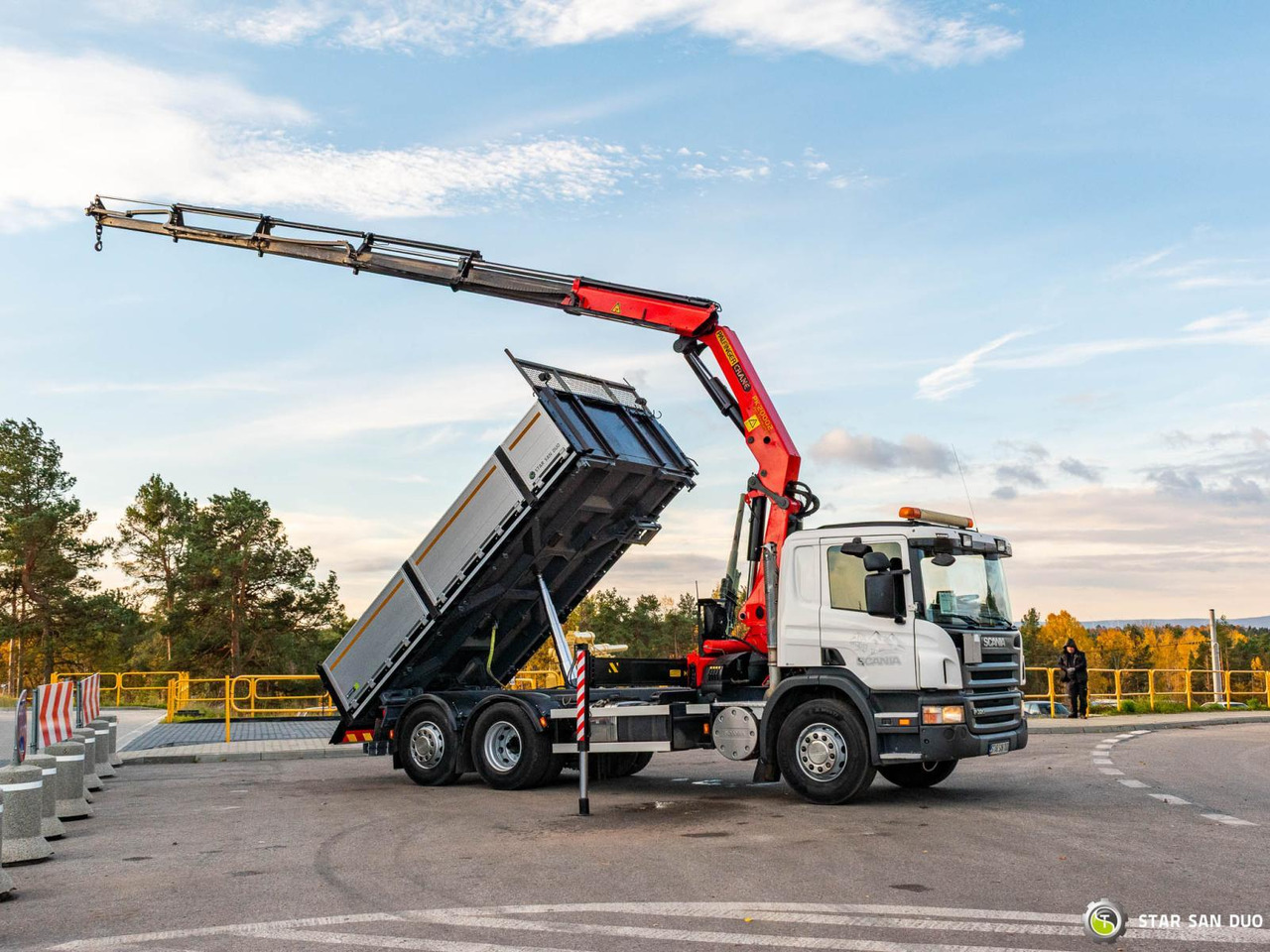 - Auto s hydraulickou rukou: obrázek 4 - Auto s hydraulickou rukou: obrázek 4