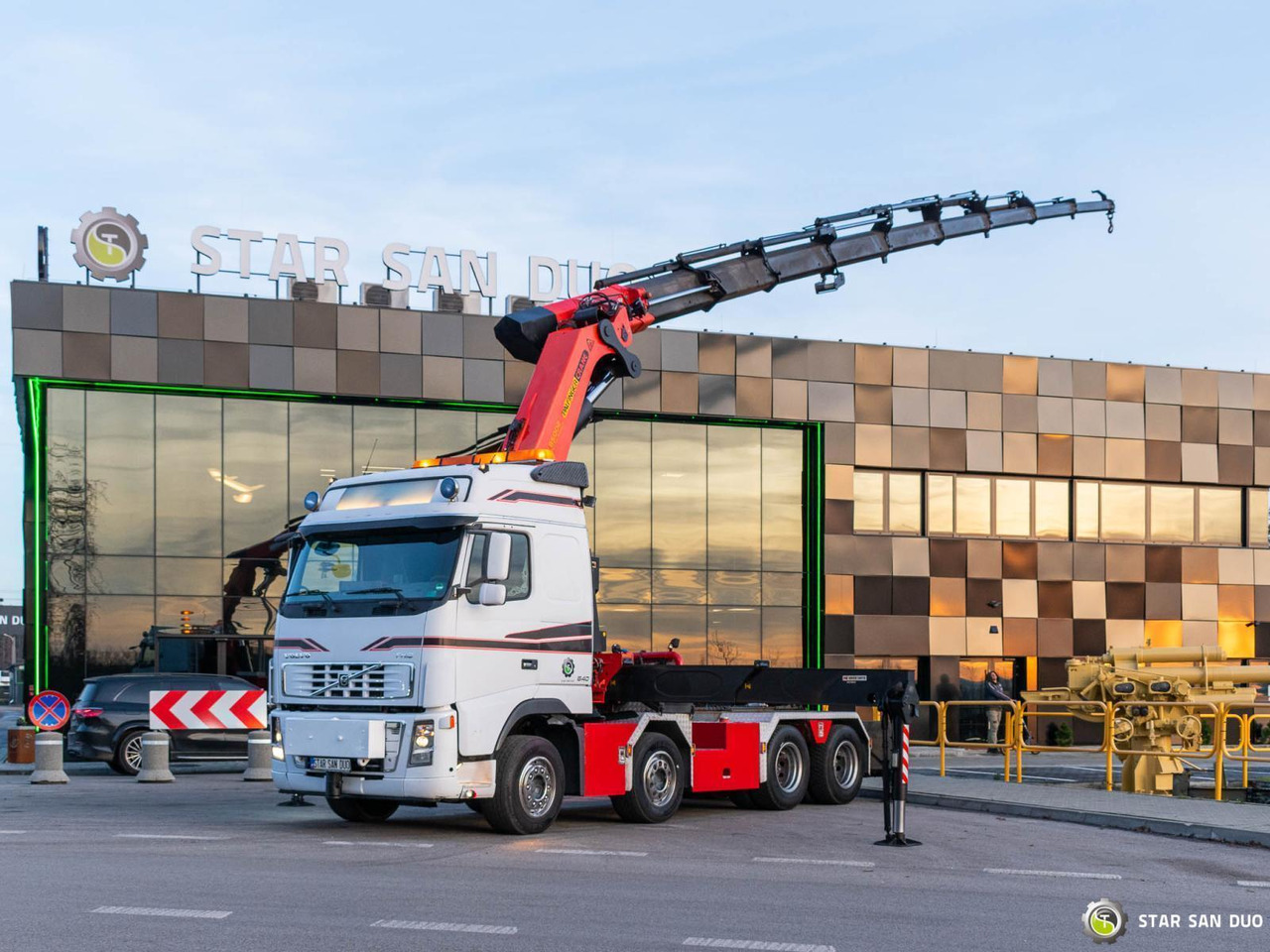 - Auto s hydraulickou rukou: obrázek 1 - Auto s hydraulickou rukou: obrázek 1