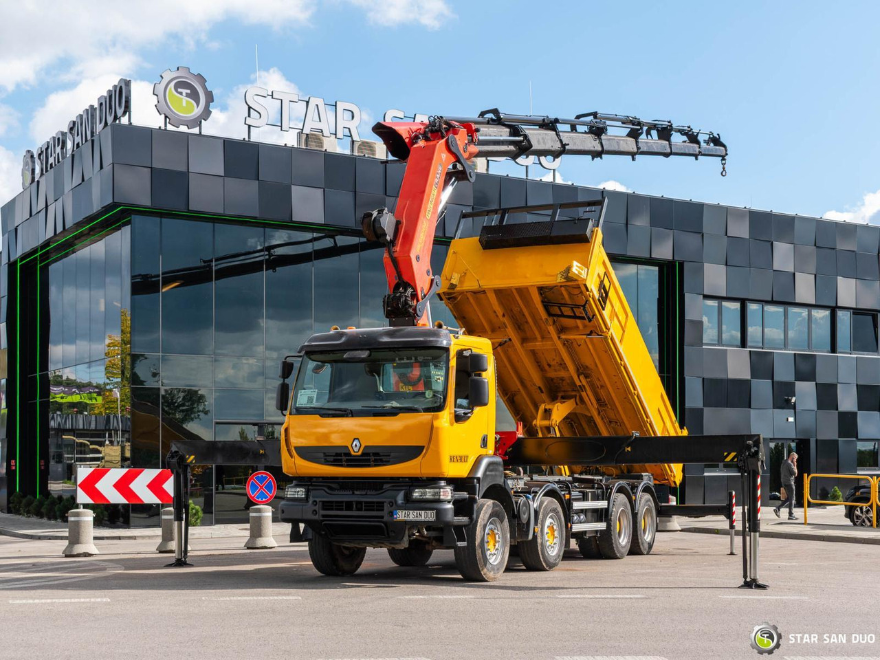 - Auto s hydraulickou rukou: obrázek 1 - Auto s hydraulickou rukou: obrázek 1