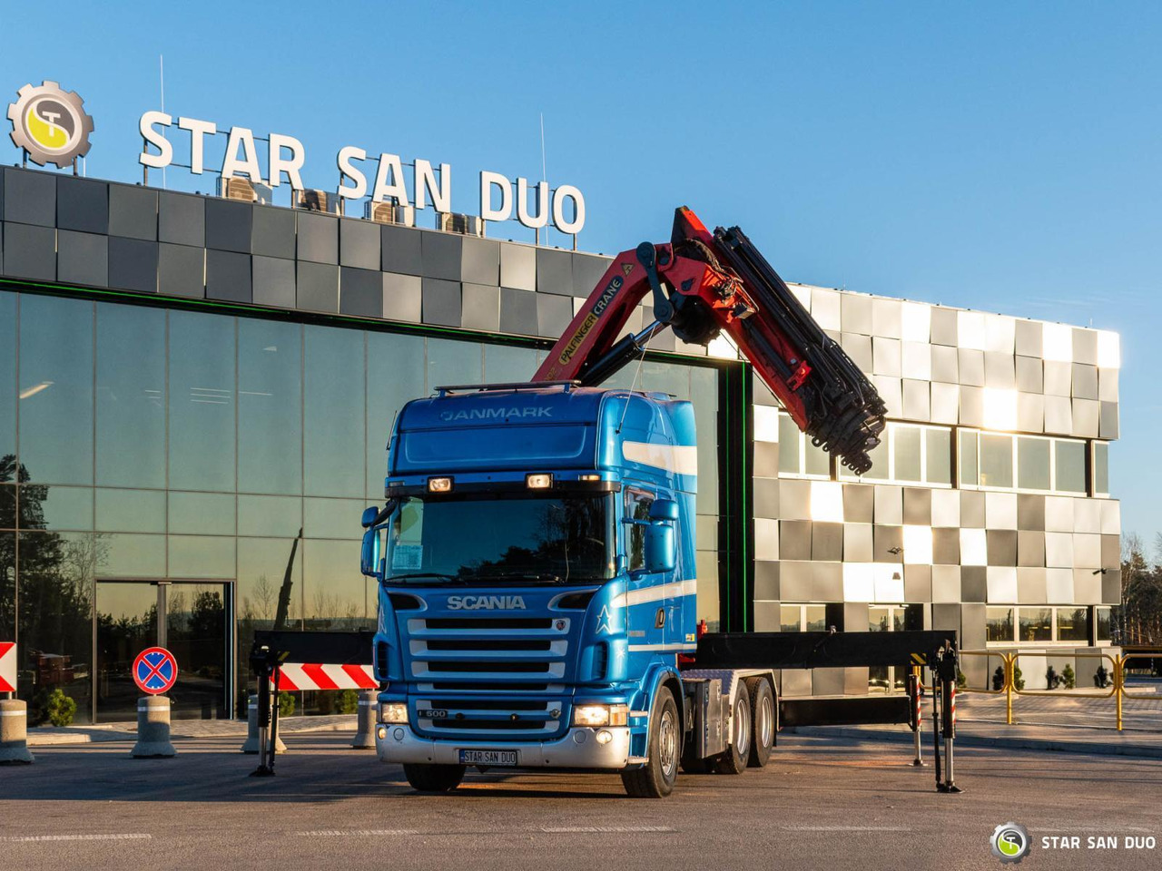 - Auto s hydraulickou rukou: obrázek 4 - Auto s hydraulickou rukou: obrázek 4