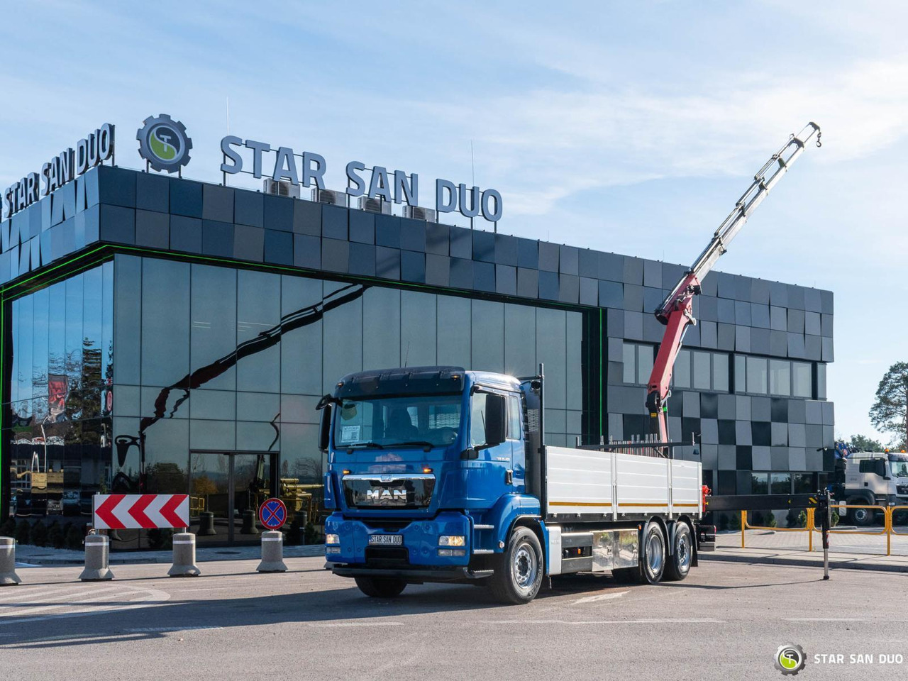 - Auto s hydraulickou rukou: obrázek 1 - Auto s hydraulickou rukou: obrázek 1