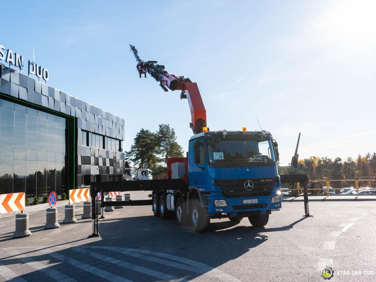 - Auto s hydraulickou rukou: obrázek 4 - Auto s hydraulickou rukou: obrázek 4