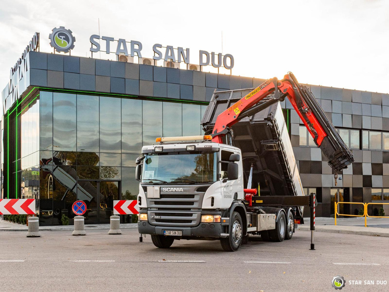 - Auto s hydraulickou rukou: obrázek 5 - Auto s hydraulickou rukou: obrázek 5