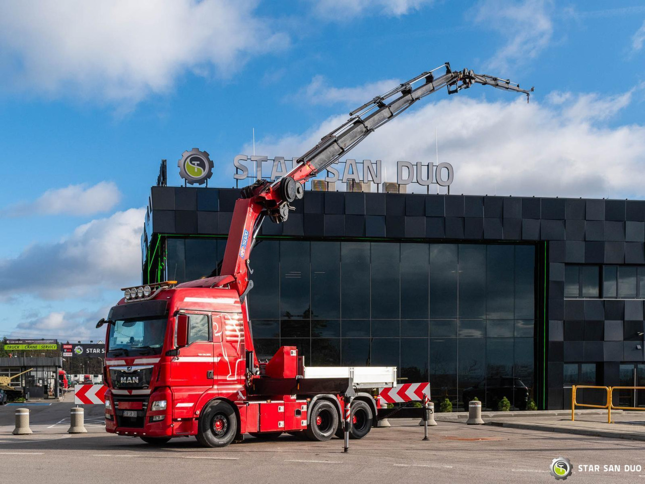 - Auto s hydraulickou rukou: obrázek 2 - Auto s hydraulickou rukou: obrázek 2