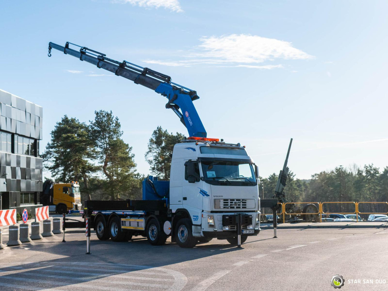 - Auto s hydraulickou rukou: obrázek 2 - Auto s hydraulickou rukou: obrázek 2