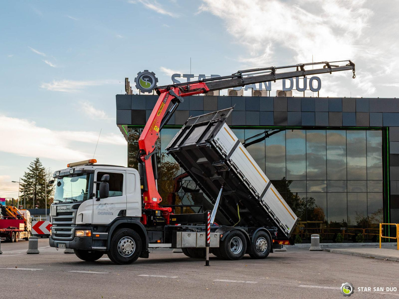 - Auto s hydraulickou rukou: obrázek 3 - Auto s hydraulickou rukou: obrázek 3