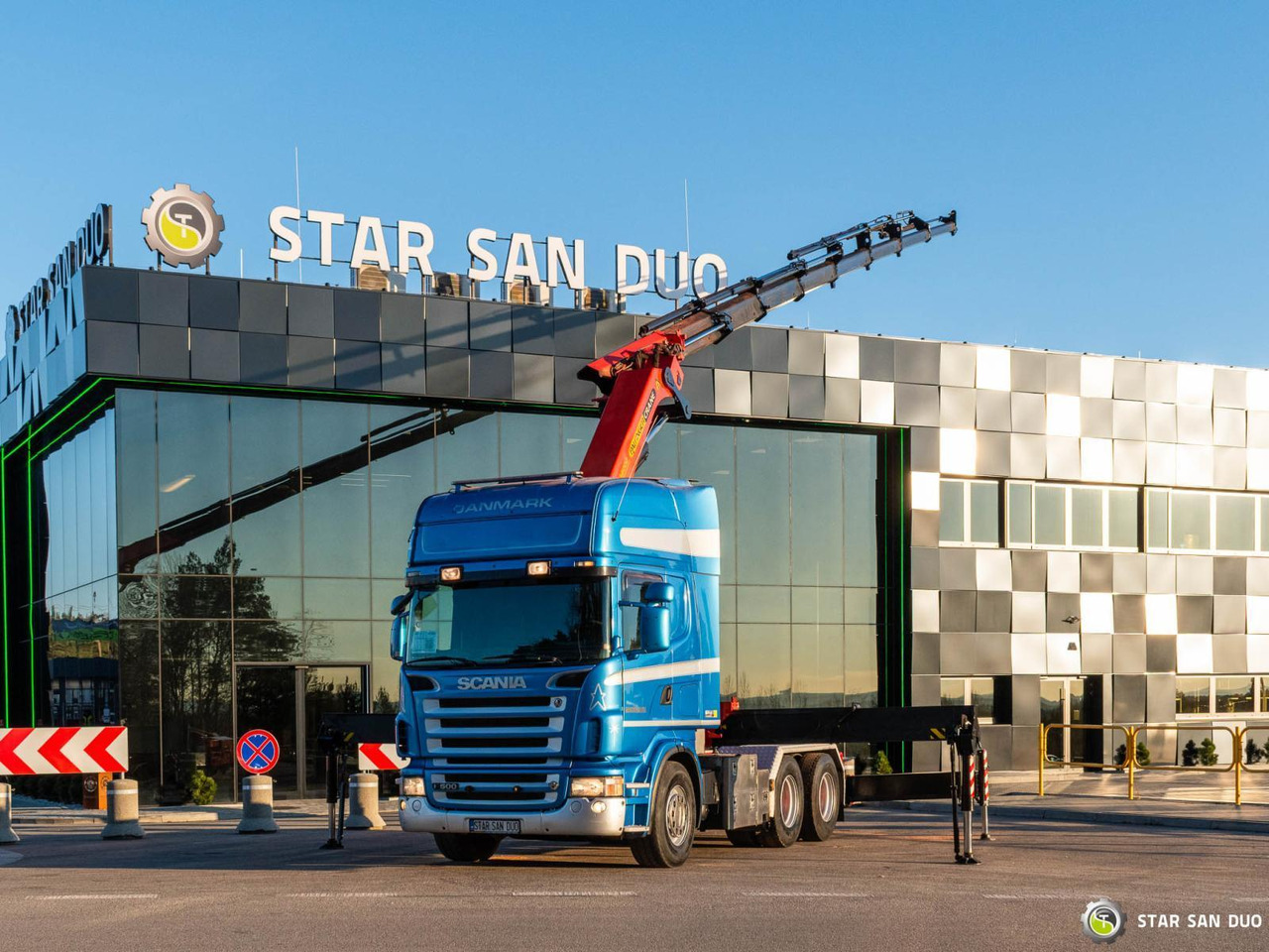 - Auto s hydraulickou rukou: obrázek 3 - Auto s hydraulickou rukou: obrázek 3