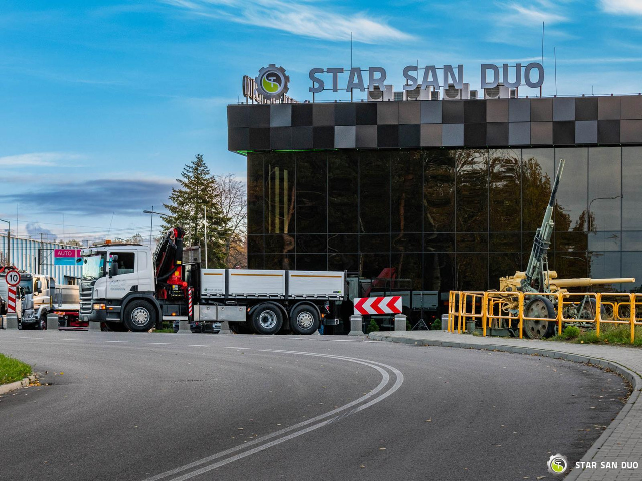 - Auto s hydraulickou rukou: obrázek 2 - Auto s hydraulickou rukou: obrázek 2