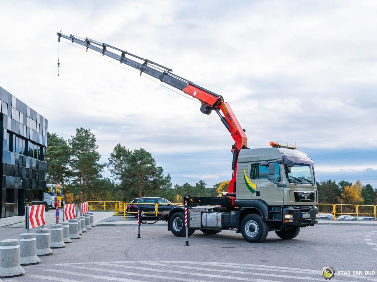 - Auto s hydraulickou rukou: obrázek 2 - Auto s hydraulickou rukou: obrázek 2