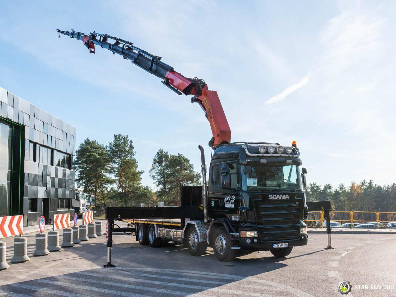 - Auto s hydraulickou rukou: obrázek 2 - Auto s hydraulickou rukou: obrázek 2