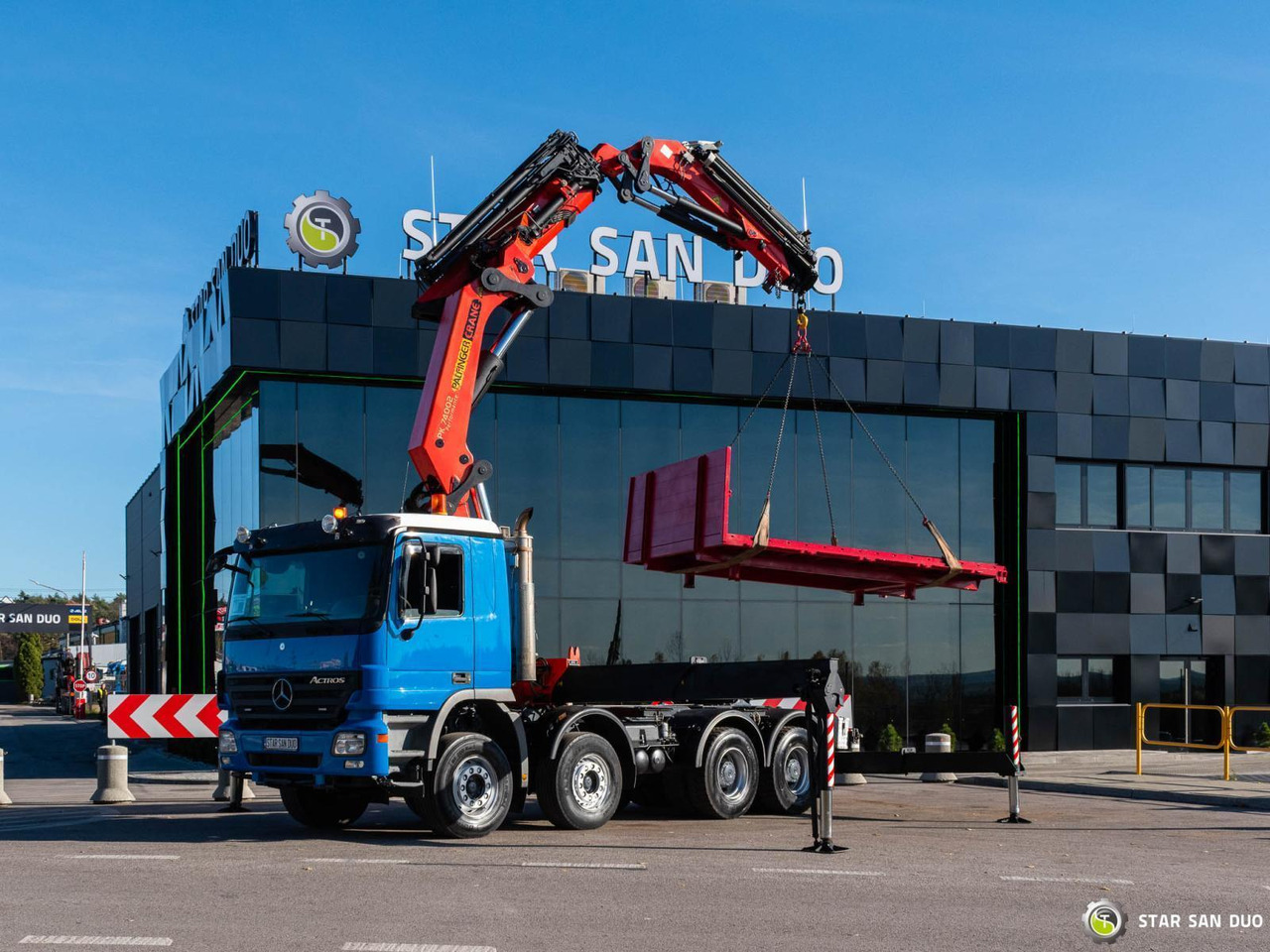 - Auto s hydraulickou rukou: obrázek 5 - Auto s hydraulickou rukou: obrázek 5