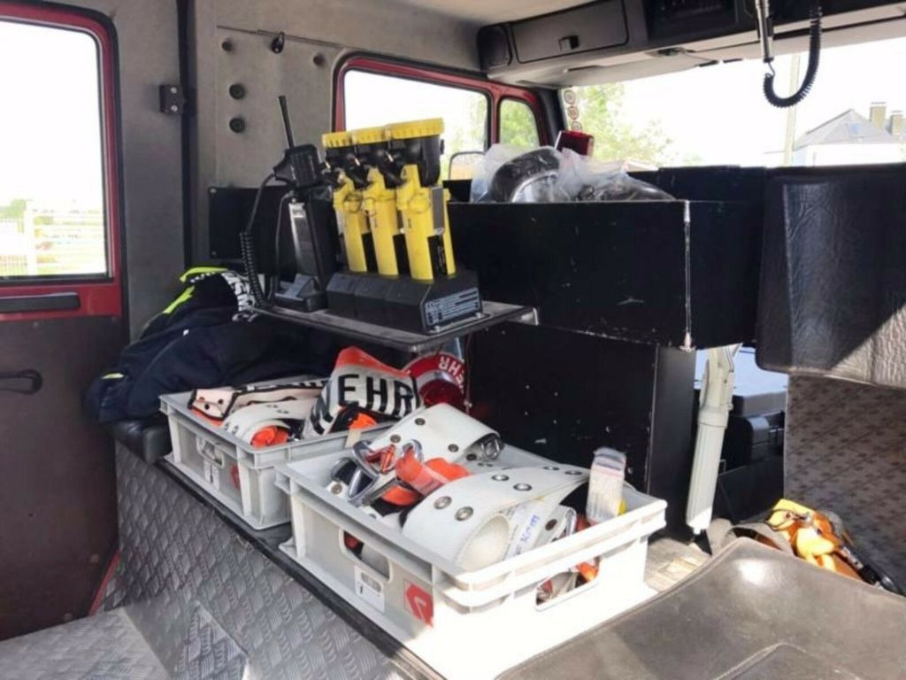 Steyr 13S23 4x4 Feuerwehr 2000 liter Fire - Hasičský vůz: obrázek 4 Steyr 13S23 4x4 Feuerwehr 2000 liter Fire - Hasičský vůz: obrázek 4