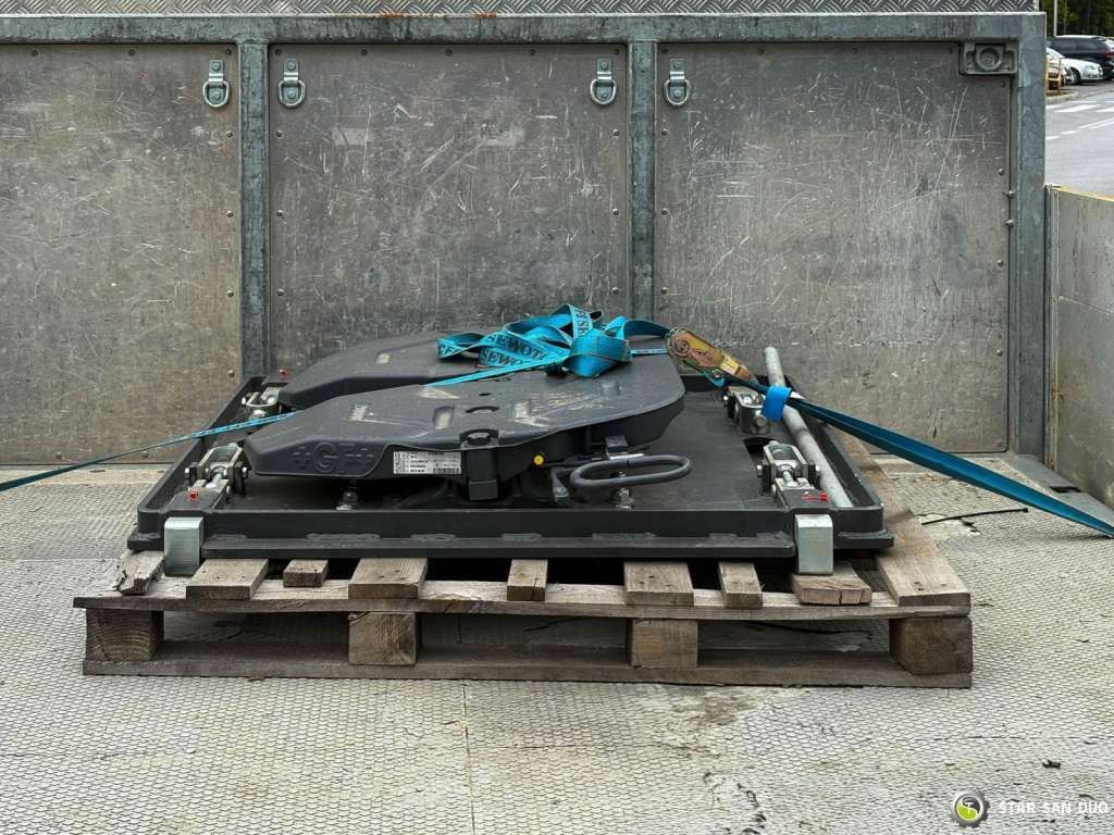 Tahač Volvo  FM 460 6x4x4 HMF 3220 Crane HDS: obrázek 28