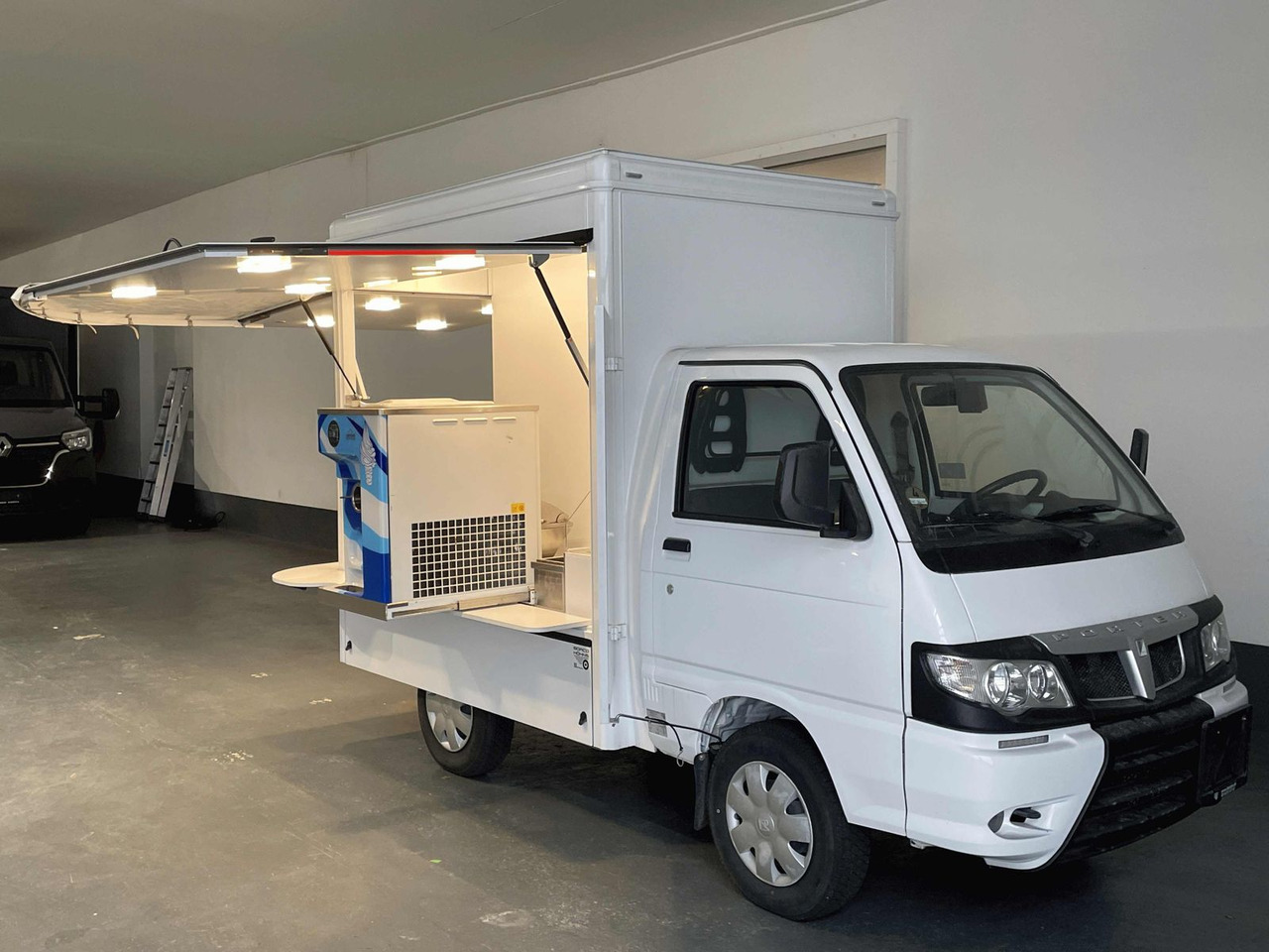 Piaggio Porter - Pojízdná prodejna: obrázek 4 Piaggio Porter - Pojízdná prodejna: obrázek 4
