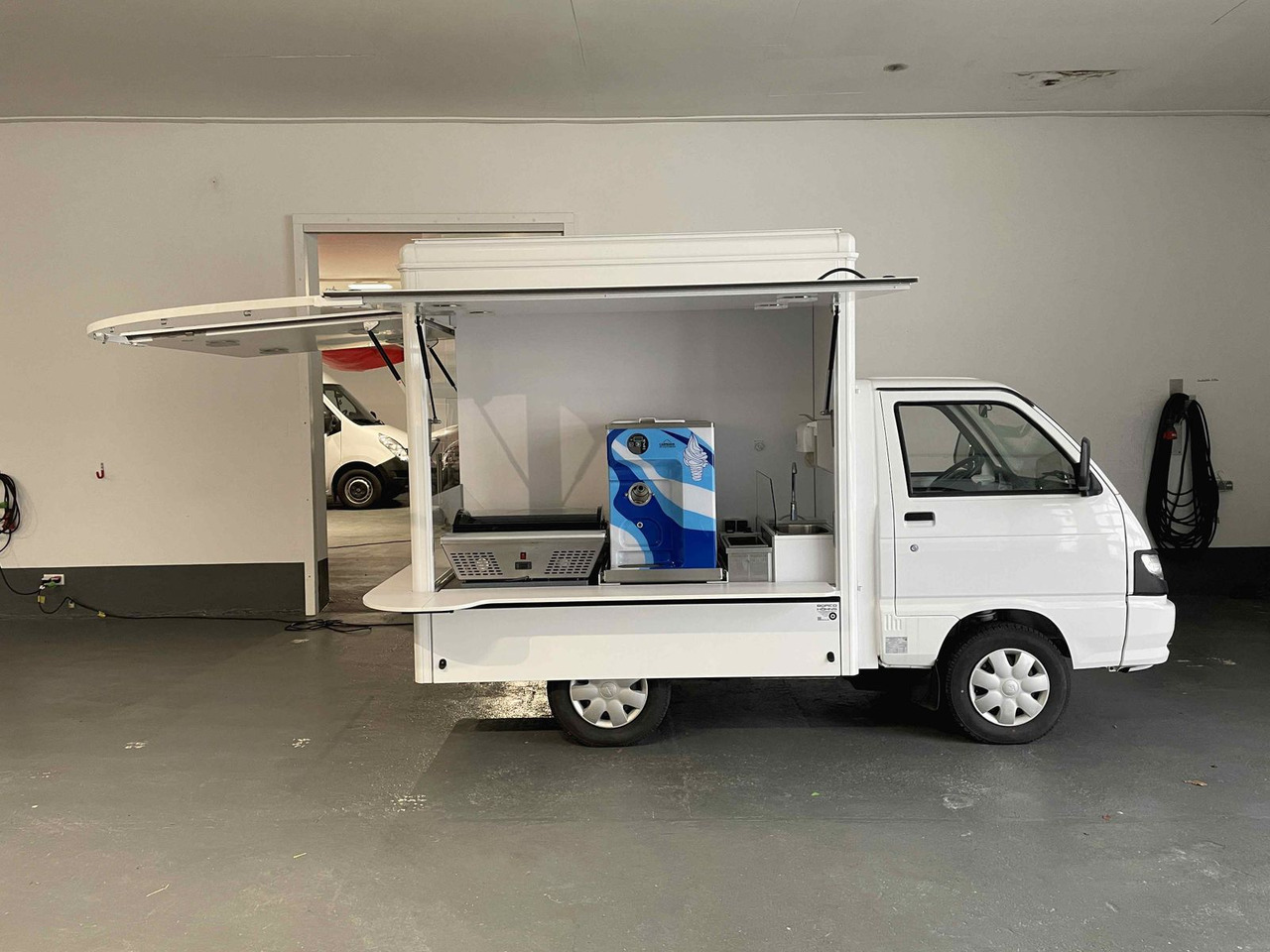Piaggio Porter - Pojízdná prodejna: obrázek 3 Piaggio Porter - Pojízdná prodejna: obrázek 3